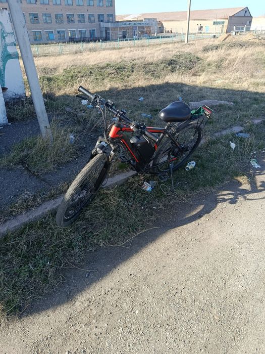 Продам электровелосипед на ходу едет 35-40 ,заряд до 40 км