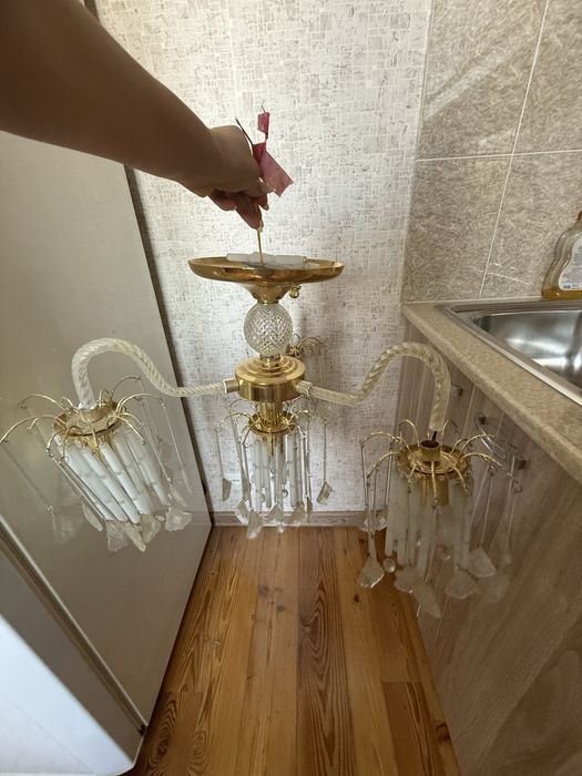 Красивые потолочные Люстры в отличном состоянии