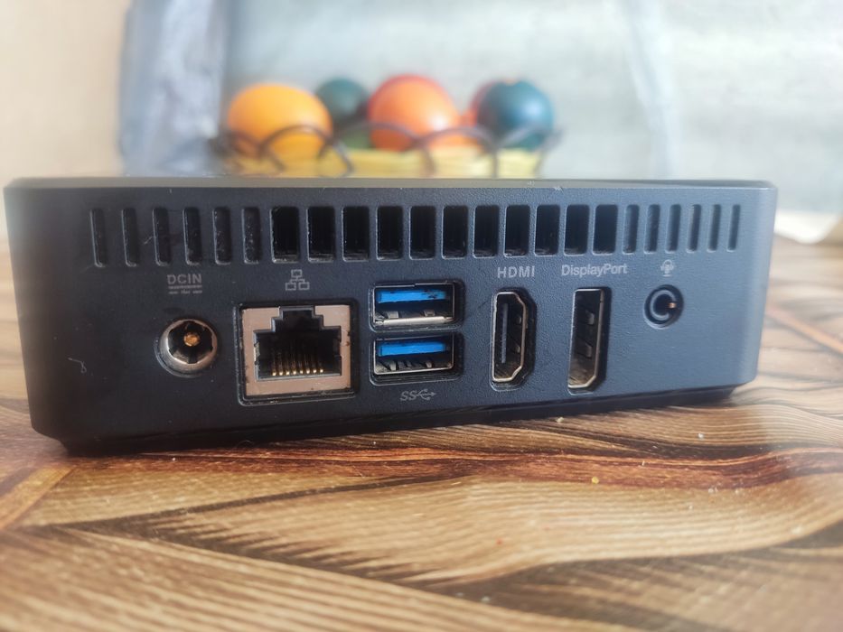 Мини преносим компютър Asus