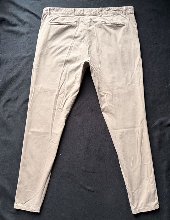 Hugo Boss,pantaloni bărbați,măr.4XL(42/34)