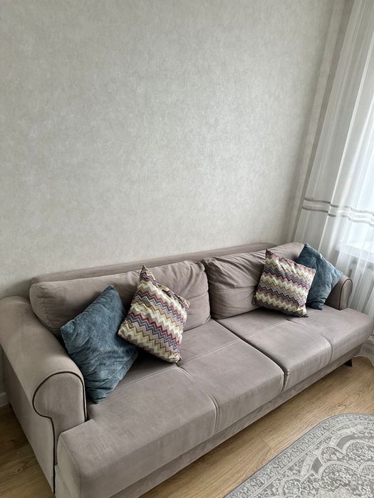 Продам диван длина 2.3м, ширина 1м