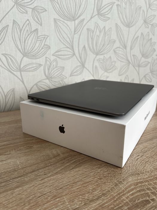 Apple MacBook Air (M1, 2020)