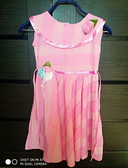 Продам платья нарядные детские