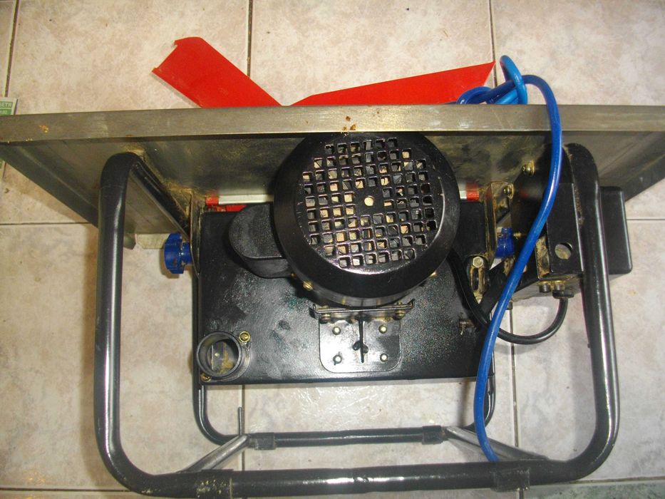 800 Вата Холандски Настолен Циркуляр Наклон На Диска ф205мм FERM FZB