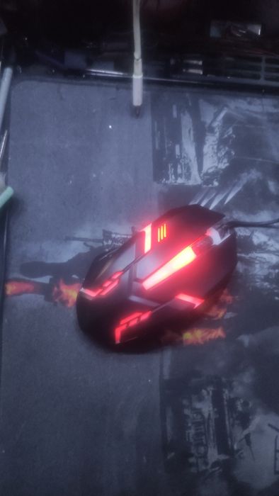 Мышка    б/у  рабочие в очень хорошем  состоянии .