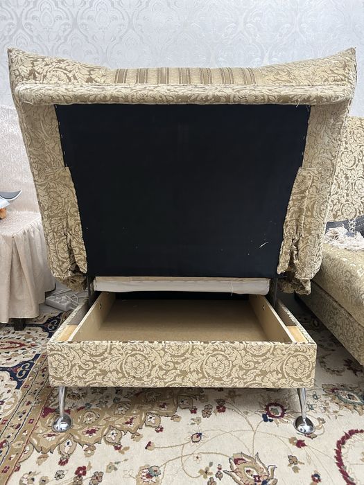 Продаю диван с креслами