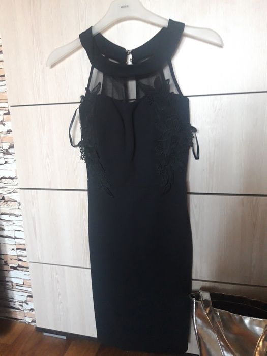 Продавам рокли S , XS