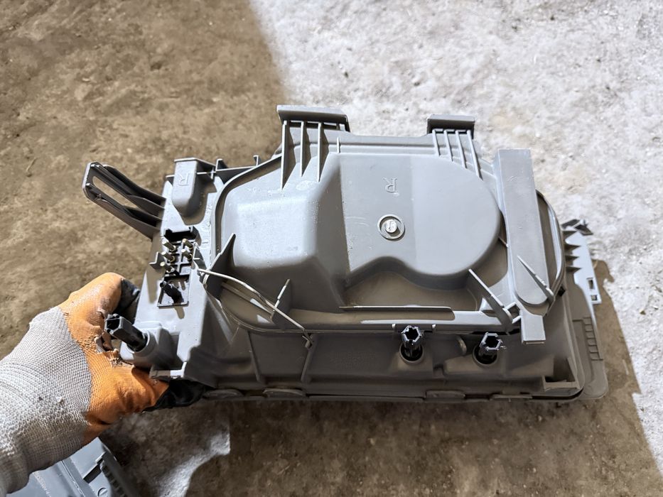 Продам фару мерс 124