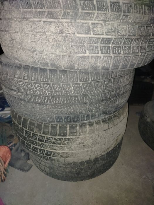 Продам зимние шины дунлоп