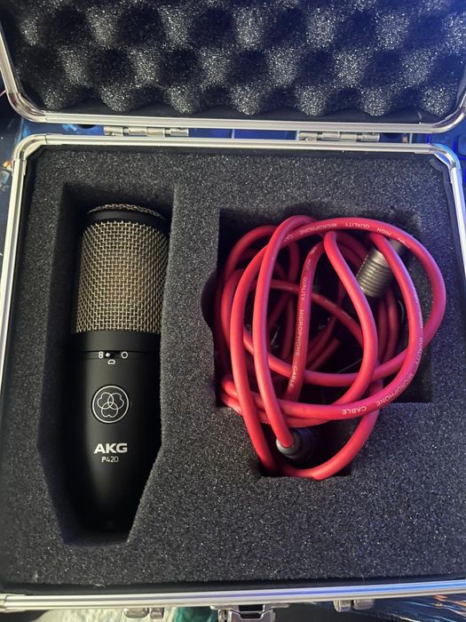 Продам студийный микрофон AKG P420