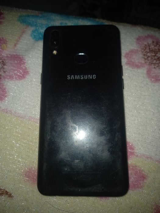 Самсунг а10s жасап тур