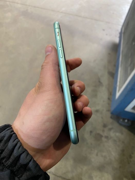Iphone 11 память 64 акб 79% без ремонта