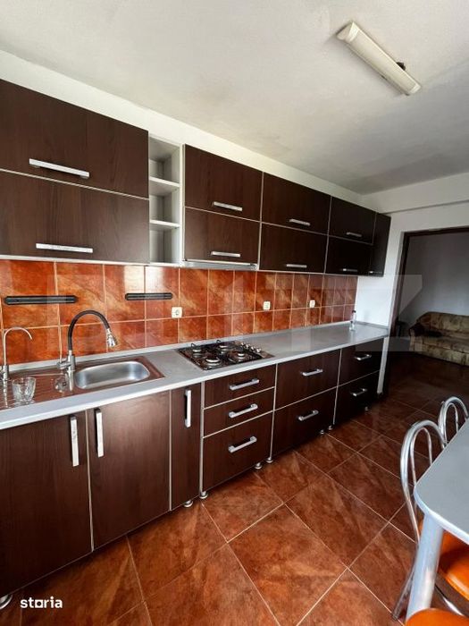 Apartament cu 3 camere, loc de parcare, zona Hotel Diana — fotografia 1