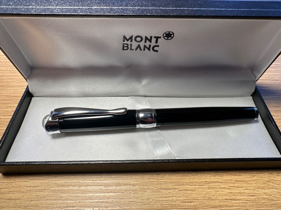 Stilou Mont Blanc negru, capac cilindru, fountain pen