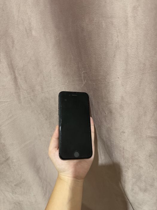 Айфон 8 , 64 гб .