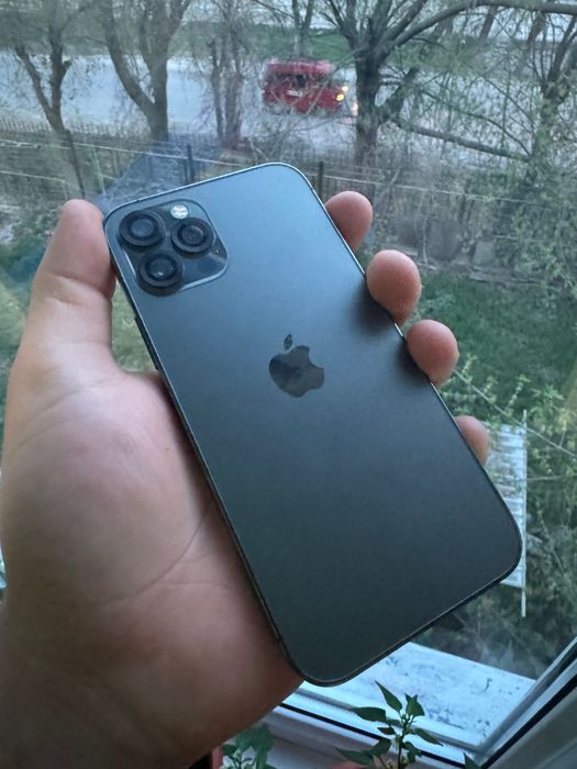 Продам iPhone 12 pro