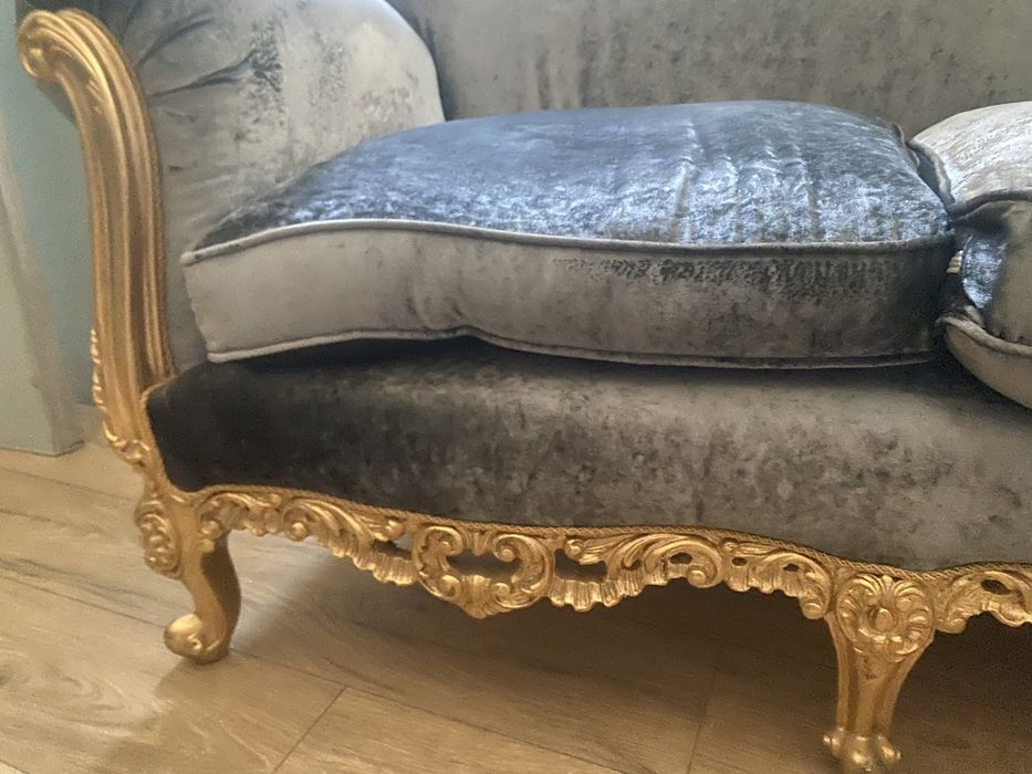 Страхотен Италиански диван