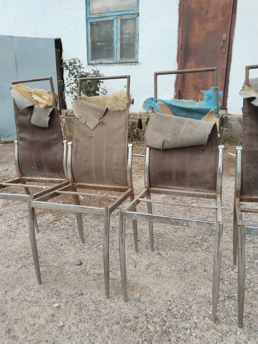 Продам стулья под реставрацию.