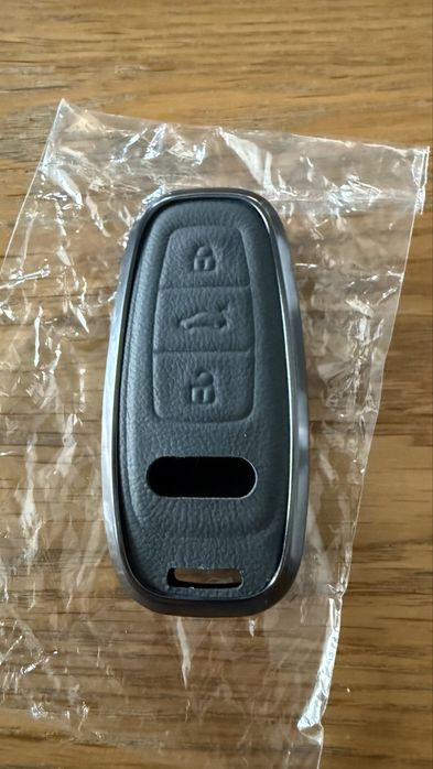 Huse cheie Audi cromate sau piele