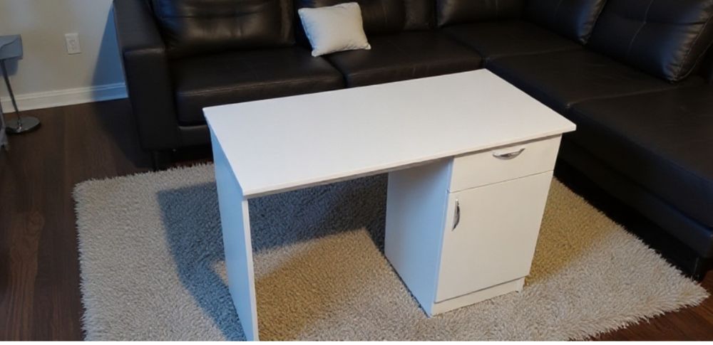 Стол с тумбочкой