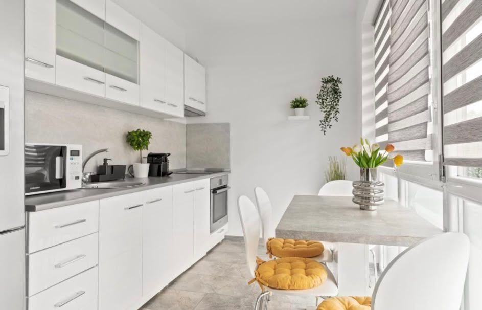 De inchiriat apartamen 3 camere !