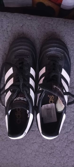 Футболни бутонки