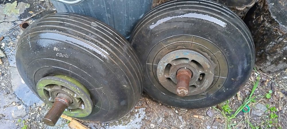 Самолетни гуми 2 бр.