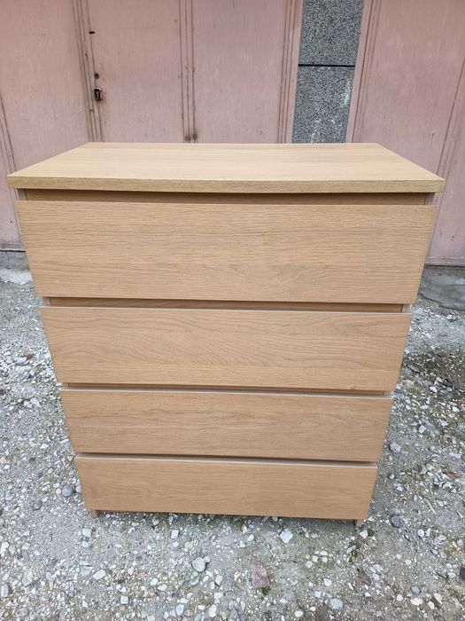 Скрин с четири чекмеджета