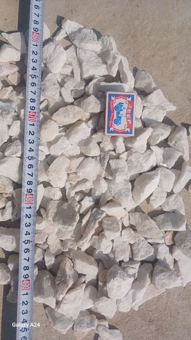 Арча ва газон атрофига безаш учун тошлар