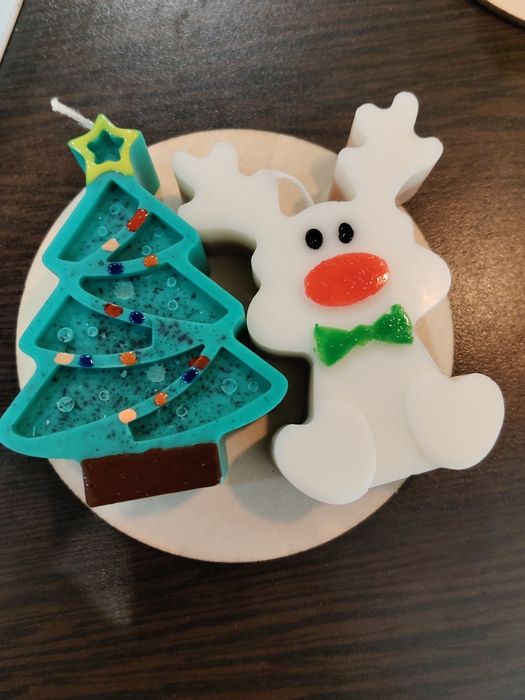 Фигурки от соев восък