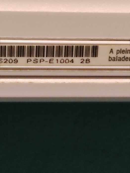 PSP E1004 modat si cu 12 mini DVD jocuri