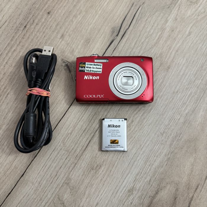 Nikon S2600 Y2K Style