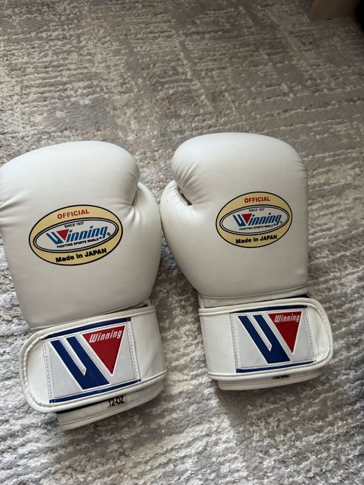 Продаются перчатки winning