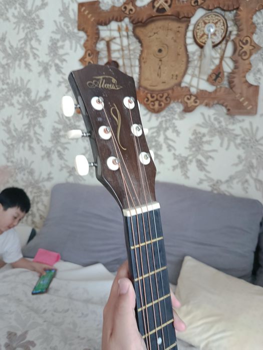 Акустическая гитара