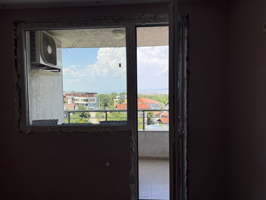 Два броя 5 камерна дограма + врати и комарници за вратите