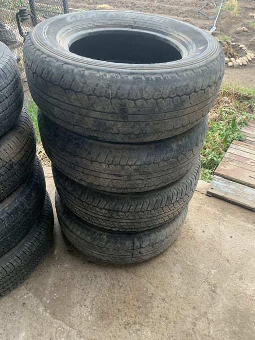 Продам 2 комплекта резины r17