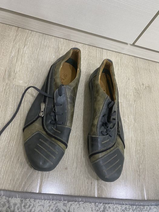 Продам кроссовку.