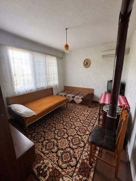 Продавам - Къща 80 кв.м с двор 680 кв.м, лозе и кладенец – с. Марино поле
