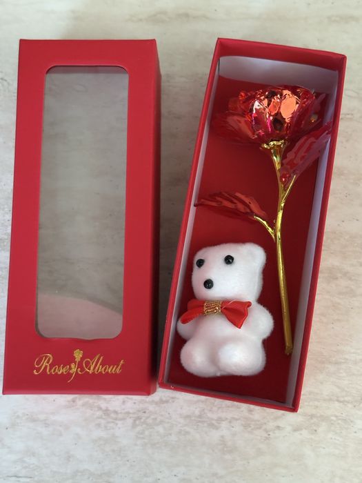 Cutie cu Trandafir Cristalizat și Ursuleț
