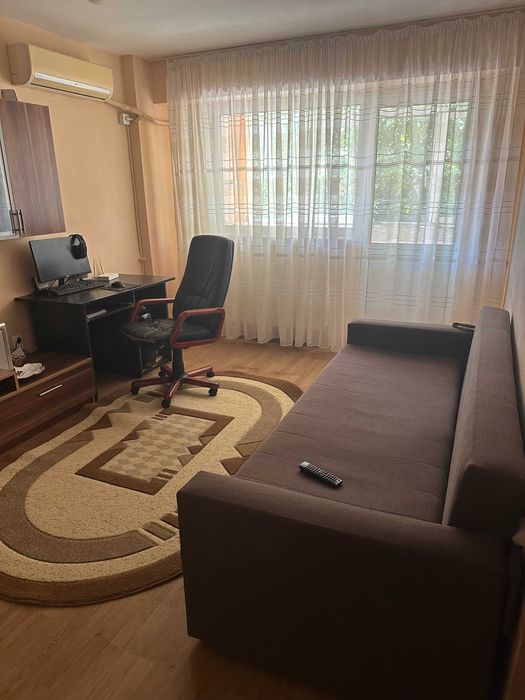 Proprietar inchiriez apartament 3 camere