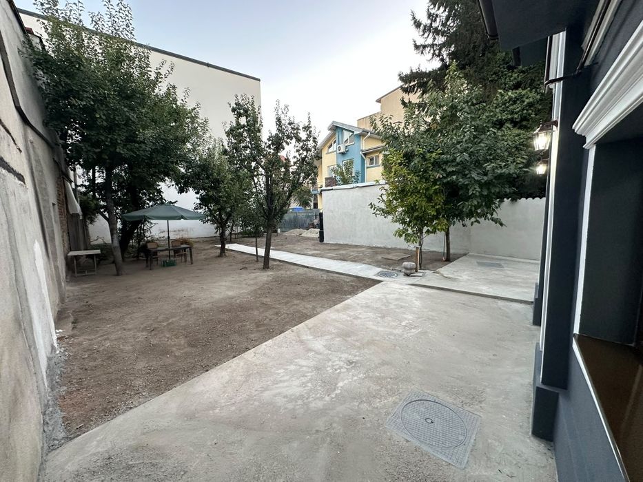 Închiriez casa pe Bvd Regina Maria nr 15