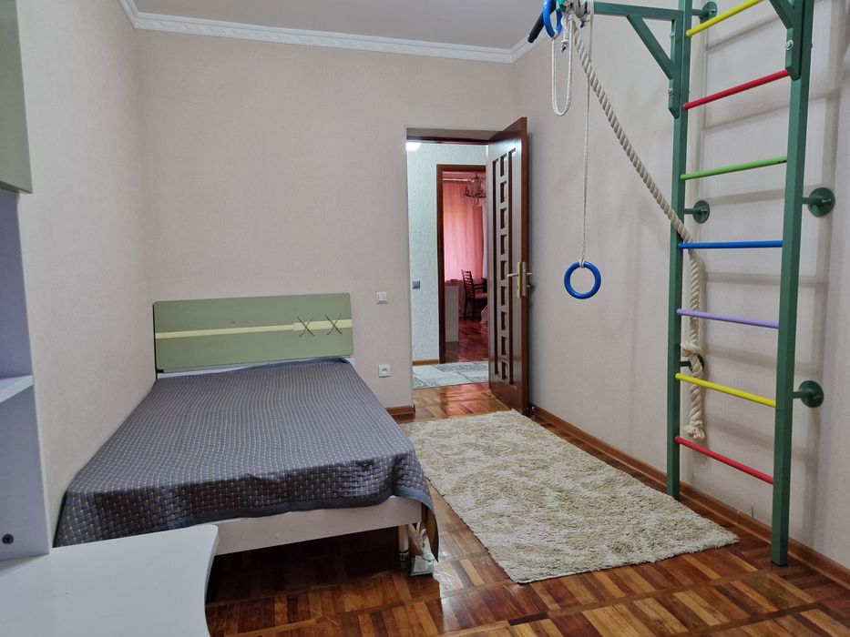 Сдается в долгосрочную аренду 4-х (5) комнатная квартира на ц-1, 3этаж