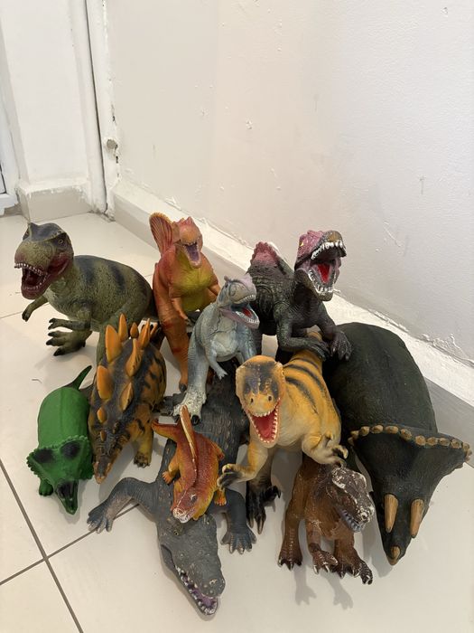 Динозавры игрушки