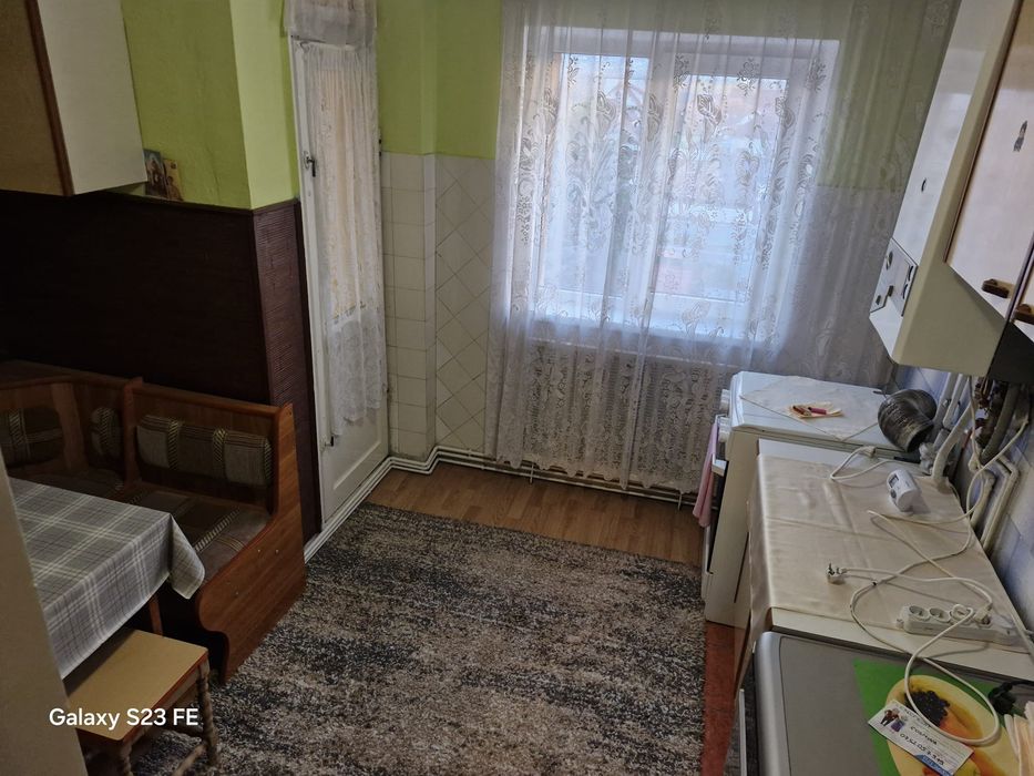 Închiriez apartament