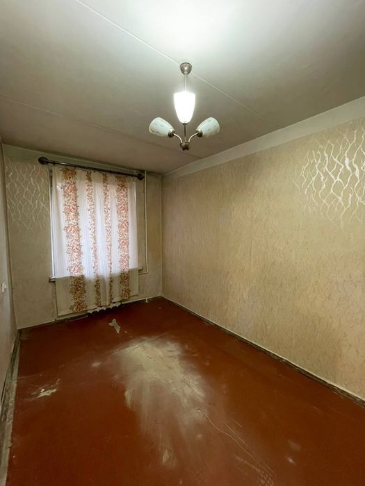 Чиланзар 24 квартал 4/4/5 квартира своя, среднего состояния