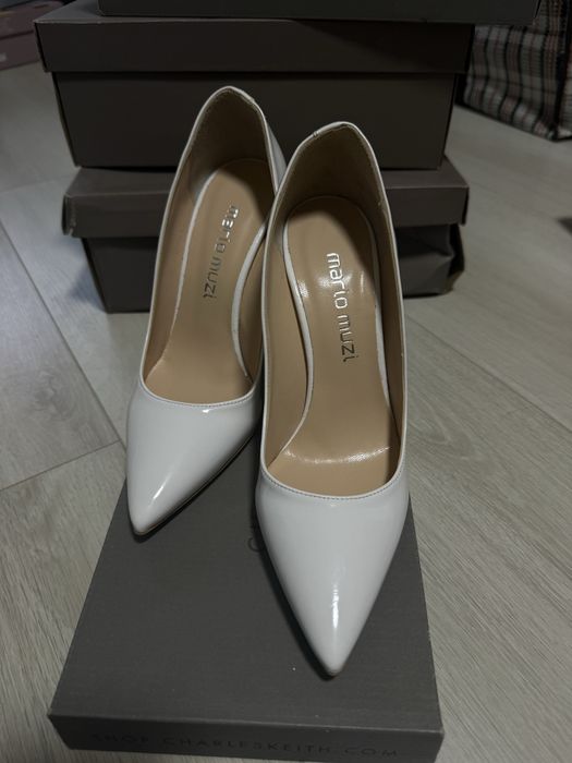 Продам белые туфли 35 размера