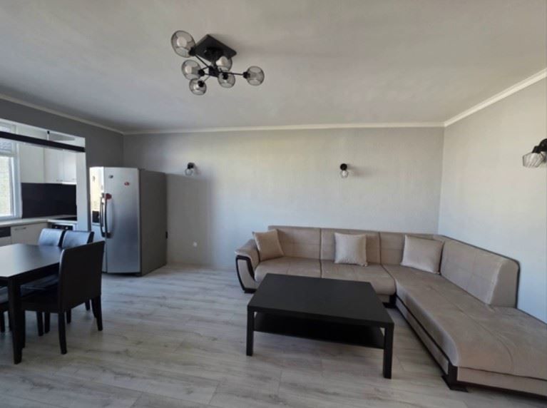 Дава се под наем Тристаен апартамент в София, Люлин 7 - 74 кв.м за 746.64 € - Снимка #2