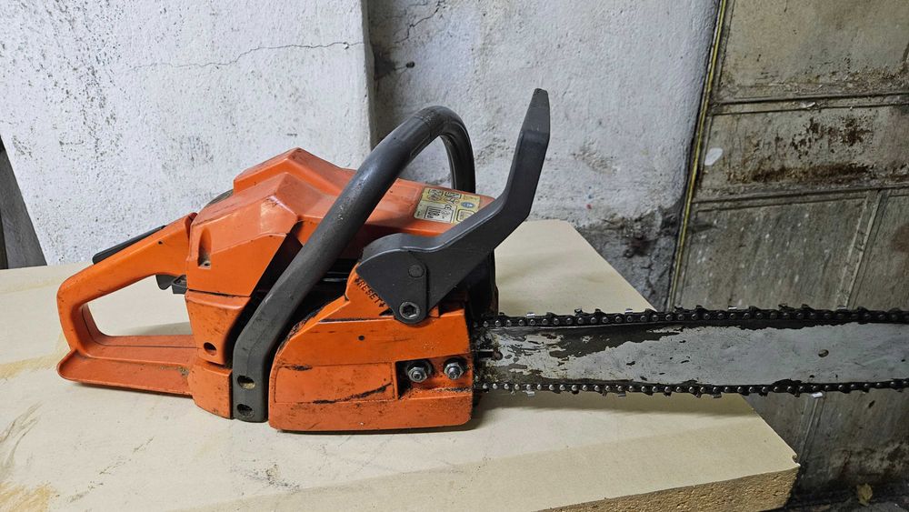 Drujba Husqvarna 136 pentru piese de schimb