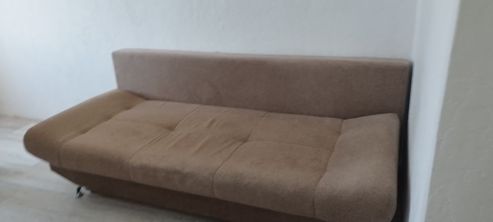 Продам тахту с подушками