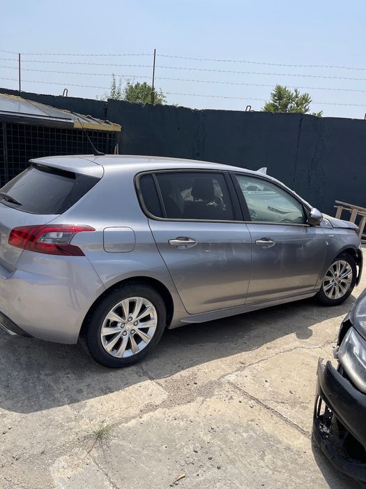 Dezmembrez Peugeot 308 2019 1.2 81KW 15000 Km
